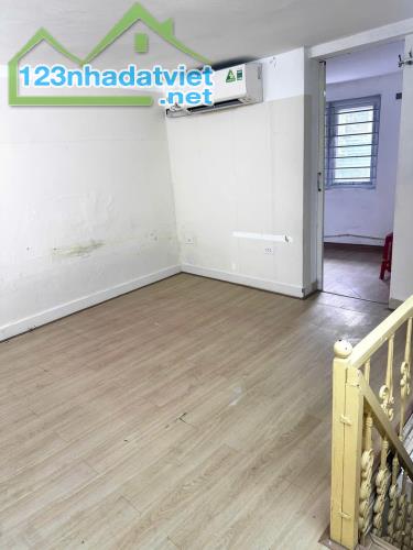 CHO THUÊ NHÀ KD SPA KẾT HỢP Ở LẠI PHỐ TRẦN QUÝ CÁP, 27M2, 3 TẦNG, CÓ VỈA HÈ, 13 TRIỆU. - 2