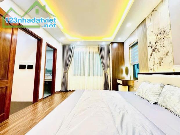 NGUYỄN KHÁNH TOÀN - căn góc - 34m2, 5 tầng, 3 ngủ - ngay sát phố - 0859990768