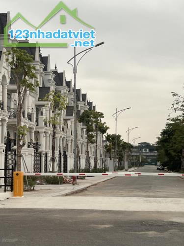 Bán gấp biệt thự đẹp 180m2 tại Jade Square, 285 triệu / m2, cạnh ciputra Hà Nội