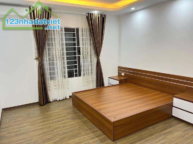 Bán gấp nhà riêng 42m2, 4PN, 5 tầng tại Văn Phú, Phú La, Hà Đông, giá tốt 6,8 tỷ