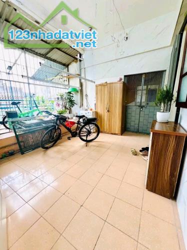 Bán tập thể Cát Linh, Đống Đa, 55 m2 ( sổ 27m2), 2 thoáng, 2 phòng ngủ, 2.45 tỷ. - 2