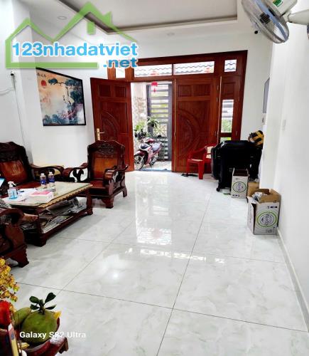 Bán nhà HXH tránh KD, Nguyễn Trãi, Nguyễn Cư Trinh, Q1, 100m2, 5 tầng, thang máy, giá rẻ