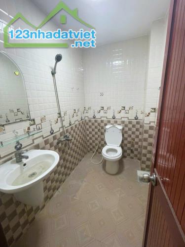 Bán nhà 3 lầu đúc, 60m2 đất, cách HXH 1 căn đường Bùi Minh Trực P6Q8 - 3