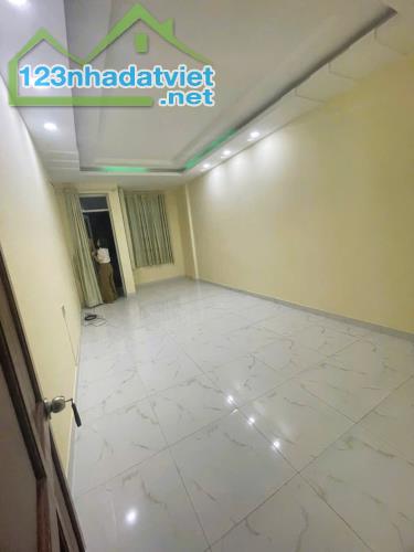 Bán nhà 3 lầu đúc, 60m2 đất, cách HXH 1 căn đường Bùi Minh Trực P6Q8 - 4