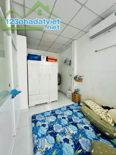 CHỈ 3 TỶ XÍU - NHÀ MỚI ĐẸP 2 TẦNG NGAY TÂY THẠNH TÂN PHÚ - HẺM 3M SÁT MẶT TIỀN - 2 PHÒNG N - 4