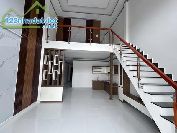 Bán nhà mới khu Ecity Tân Đức. 5x20m giá 1 tỷ 950tr TL/ SHR. 3 phòng ngủ. LH: 09767.333.94 - 3