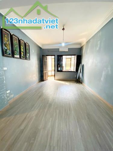 BÁN NHÀ TẬP THỂ THÁI THỊNH, VĨNH HỒ ĐỐNG ĐA, 50 M2 (sổ 37m2), 2 NGỦ, 3 TỶ.