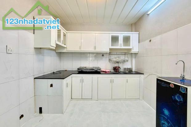 Bán nhà 2 tầng, Đường Số 4, Gò Vấp, 4.1 x 9.5m, 30 m², 2 phòng ngủ - Giá 4.2 tỷ TL - 2
