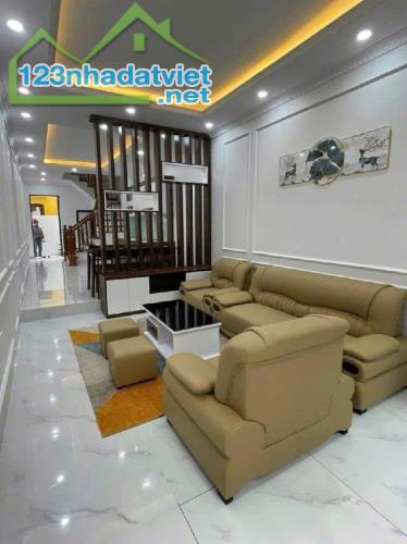 Bán nhà Ngọc Thụy, ngõ rộng, ô tô tránh, đỗ thoải mái - 43m2, 4 tầng, 3.3m - Chào 8.2 tỷ. - 3