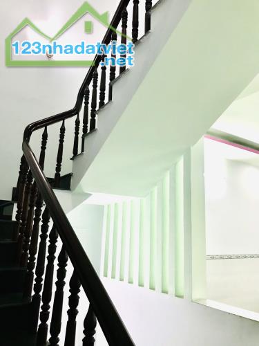 Cho thuê nhà 4PN, 3 Tầng, sân Xe Hơi, Gần Đồng Khởi, DT270m2 SD - 4