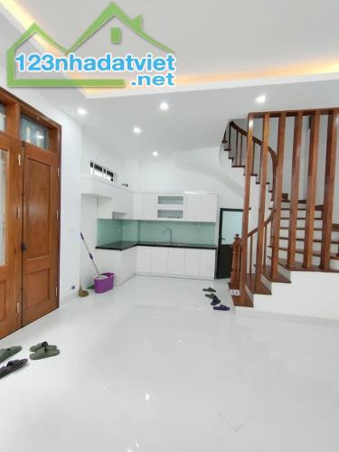 Bán Nhà Ngõ 23 Phố Bồ Đề, Nguyễn Văn Cừ, 30m2, 5Tầng, Phân Lô, Ô Tô, Nhỉnh 5 Tỷ