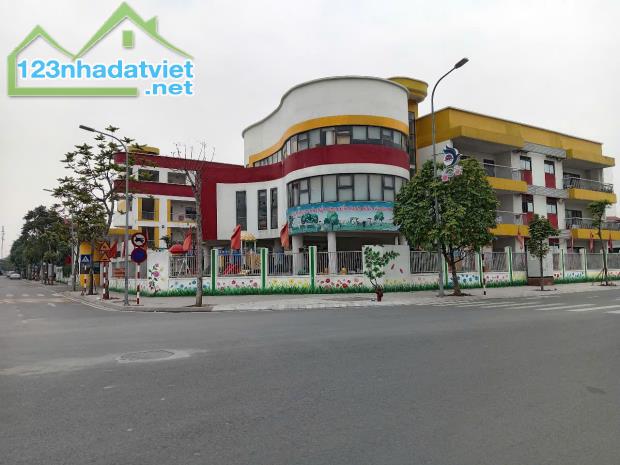 ĐẤT ĐẤU GIÁ, CỰ KHỐI, VỈA HÈ

 KINH DOANH, 89M2 - 14.5 TỶ