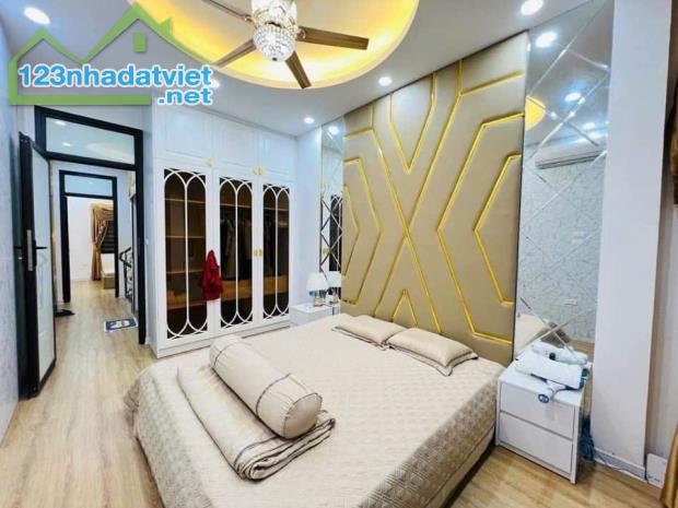 SIÊU PHẨM MẶT PHỐ HUẾ HOÀN KIẾM 375m2 x11 TẦNG - chỉ 500Tỷ - CÓ THƯƠNG LƯỢNG 
 
KHU VÍP - 4