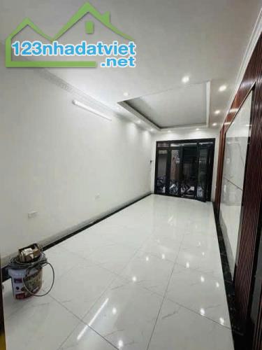 BÁN NHÀ ÂU CƠ - TÂY HỒ - 40M2 x 5T - 3.3M - 6.5 TỶ - NHÀ MỚI - NGÕ Ô TÔ DỪNG ĐỖ 24/7 - 2