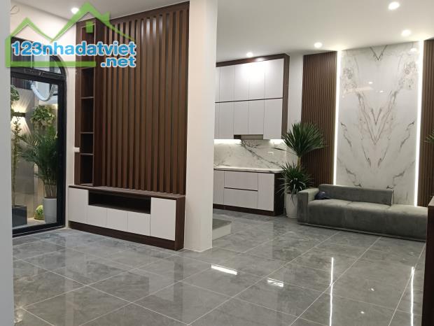 Phố TRƯỜNG CHINH, 40M2*5T đẹp, 4 phòng ngủ, giá mềm