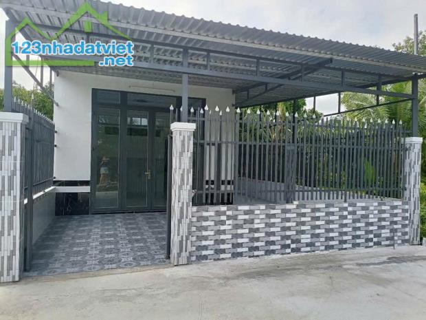 Bán nhà mới nhà cấp 4 rộng 180m2 thoáng mát giá bán dưới 1,5 tỷ