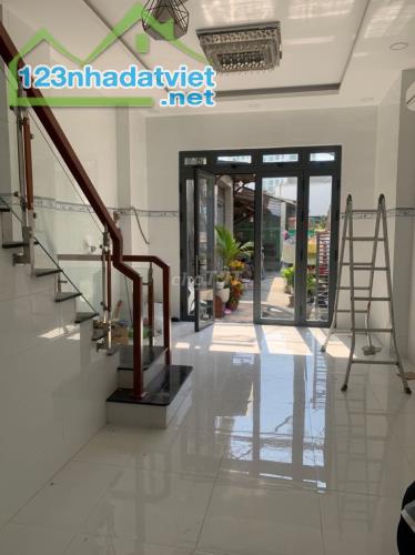 BÁN NHÀ HẺM LÊ VĂN LƯƠNG QUẬN 7, DT: 4,3 X 8M, 2 LẦU, SHR - 2