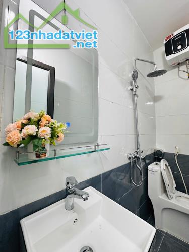 chỉ 8.2 tỷ có nhà đẹp 5T ,dt 37m, ô tô vào nhà , ngõ to, gần phố - 2