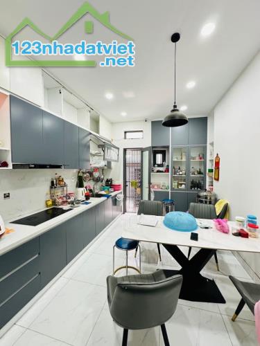 Hẻm xe hơi, Quận 10, Nguyễn Tri Phương, 40m2, 4 tầng, sẵn kết cấu – vài căn ra mặt tiền – - 2