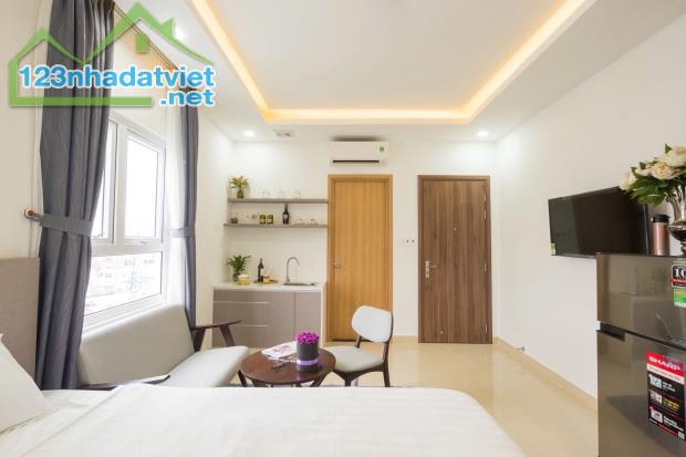 Studio cửa sổ view đẹp full nội thất - 4