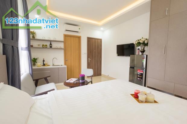 Studio cửa sổ view đẹp full nội thất - 3