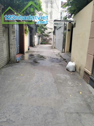 NHÀ LẠC LONG QUÂN - Ô TÔ VÀO NHÀ - TẶNG NHÀ - 1