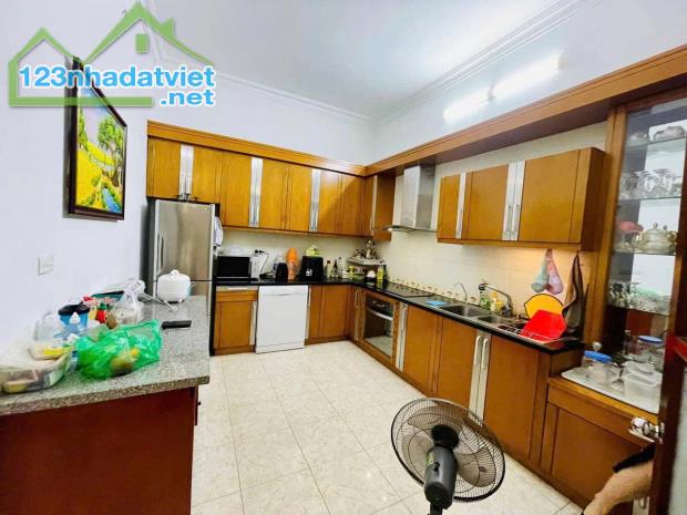 Biệt Thự Sân Vườn 4 Tầng Võng Thị - Trích Sài 125m2 Mt 11m Khu Tướng Tá Ở Sướng 41.8 Tỷ