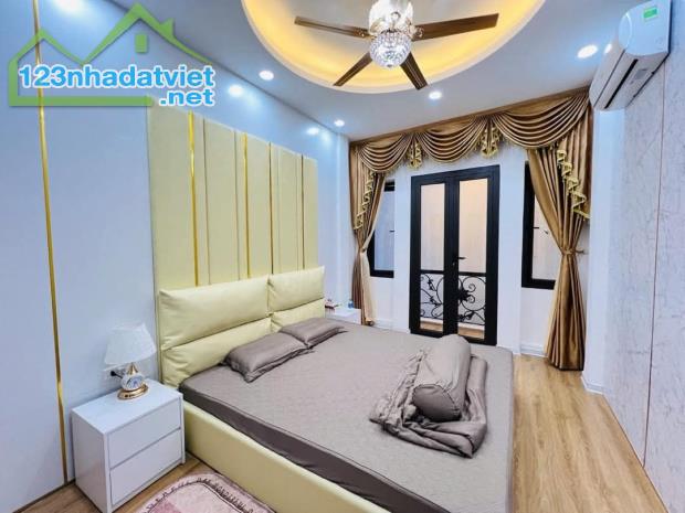 Bán nhà đẹp phố Đặng Tiến Đông, nội thất Hoàng Gia, cách phố 20m, 47m2, 5T, chỉ 11 tỷ. - 1