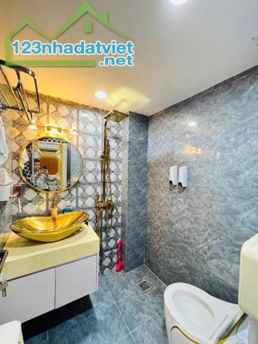 Bán nhà đẹp phố Đặng Tiến Đông, nội thất Hoàng Gia, cách phố 20m, 47m2, 5T, chỉ 11 tỷ.