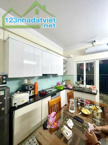 Cần bán gấp căn hộ 65m² tầng 7, full nội thất, hướng Nam view thoáng cực đẹp tại KĐT Thanh - 1