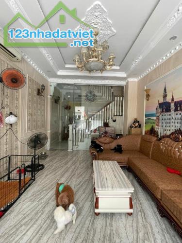 Nhà 4 Tầng Mặt tiền kinh doanh, Full nội thất, Ngang 4.2M, trung tâm Quận7,  50M2,Chỉ8.5tỷ - 2