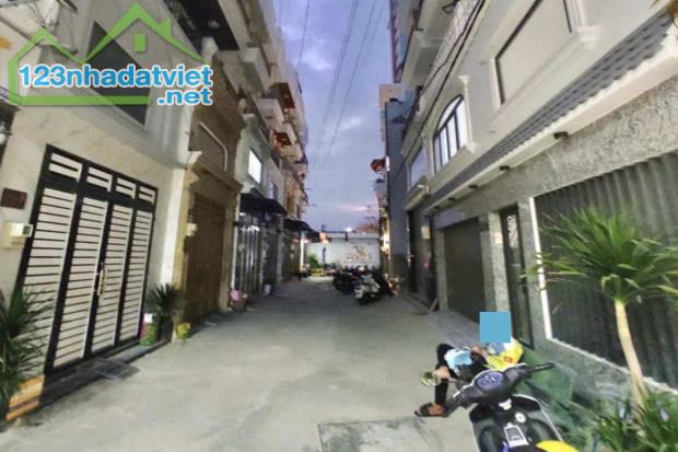 Bán nhà hẻm xe hơi, Hương Lộ 2, Bình Tân, 8m x 8.5m, 68m², 4 tầng - Giá 7.95 tỷ TL - 4
