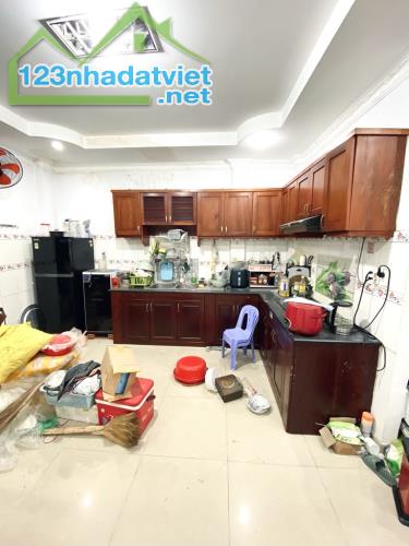 BÁN NHÀ HXT Nguyến Sơn, Tân Phú 2 tầng 106m2 (5,3x20). Nhà đẹp ở ngay. Giá chỉ 11,2 tỷ. - 2