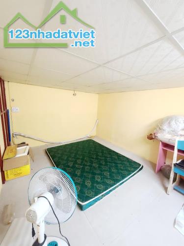 HƠN 2 TỶ CÓ NHÀ 40M2 (4x10) - SÁT HẺM XE HƠI GẦN CHỢ PHẠM ĐĂNG GIẢNG - SHR - GIÁP TÂN PHÚ. - 4