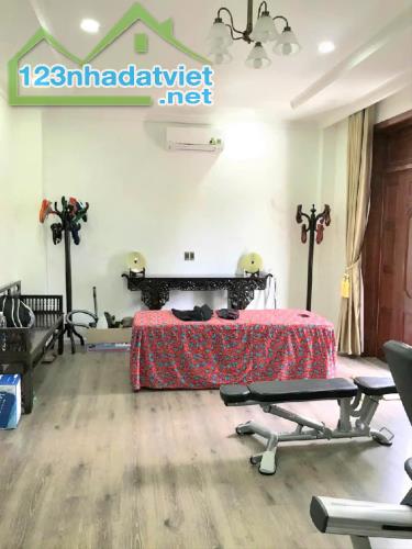 NHÀ 3 TẦNG 1 ĐỜI CHỦ - MẶT TIỀN KINH DOANH - KHU VIP SÂN BAY - 3