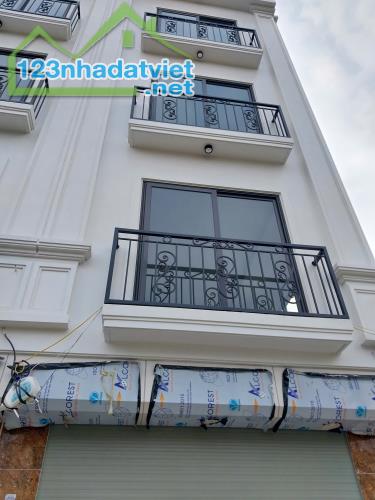 QUAN TÂM NGAY! CHỦ nhà Ngõ 521 Trương Định, ngã 4 Tân Mai, Kim Đồng 31M × 5 Tầng SĐCC Chỉ