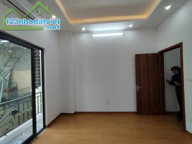 Nhà đẹp Quang Trung Hà Đông – 42m2 -8.9 tỷ -  oto đỗ cửa – sát ga tàu điện - 2
