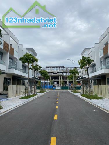 Nhà 3 tầng BGI khổ 100m2 ngang 7m ngay trung tâm thành phố Huế - 2