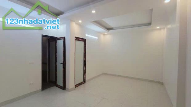 NHÀ MỚI -ĐẸP PHỐ BÁT KHỐI- LONG BIÊN, 35M2,5 TẦNG, MT 6M, 4.75 TỶ. - 3