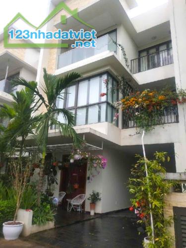 Bán Biệt thự Garden Villa Thạch Bàn 150m2 - Sân vườn trước sau, nội thất nhập khẩu