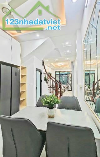 BÁN NHÀ ĐẸP, MỚI - DOÃN KẾ THIỆN , 45M² ,5 TẦNG , GẦN Ô TÔ TRÁNH