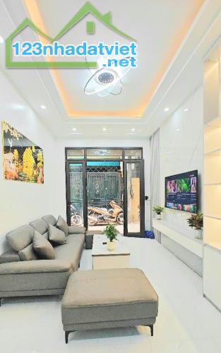 BÁN NHÀ ĐẸP, MỚI - DOÃN KẾ THIỆN , 45M² ,5 TẦNG , GẦN Ô TÔ TRÁNH - 1