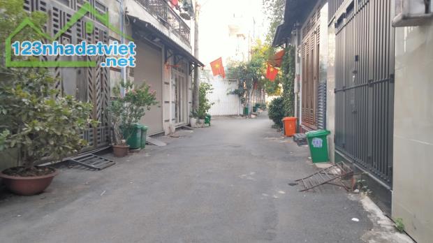 ĐỐI DIỆN VẠN PHÚC CITY HẺM XE HƠI 3 TẦNG BÊ TÔNG CỐT THÉP 4 PHÒNG NGỦ 56M2 - 5