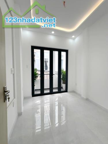 Nhà mới 2 tầng sát đường Bông Sao P5Q8, Giá 3.68 Tỷ (T/L) - 3