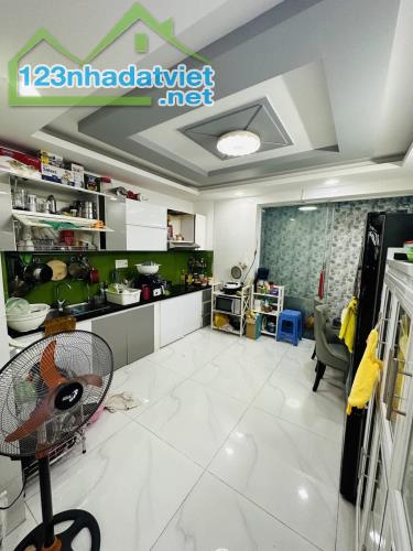 ĐỊNH CƯ Bán Nhà 4 Tầng Cực Đẹp Lý Chính Thắng, 42m2, 6.3 Tỷ
