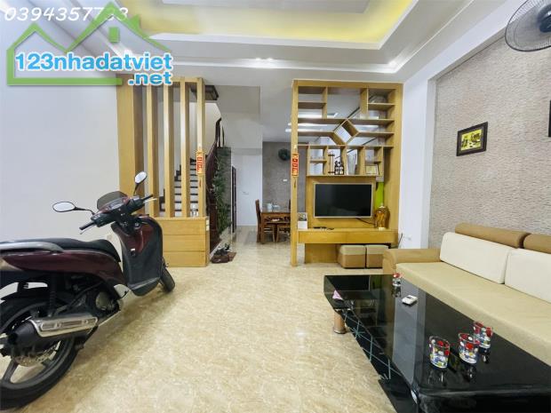 Bán nhà Trần Đăng Ninh, 45m2, ngõ ô tô tránh, nhà đẹp ở ngay, giá hơn 9 tỷ - 3