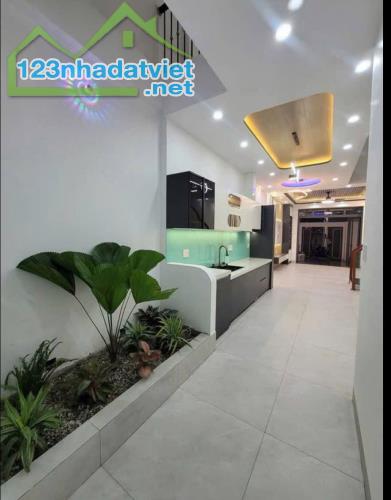 Nhà 2 tầng vừa mới xây full nội thất đường Hoàng Văn Thái . DT:83m . Giá : 2tỷ950 - 3