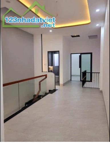 Nhà 2 tầng vừa mới xây full nội thất đường Hoàng Văn Thái . DT:83m . Giá : 2tỷ950 - 5