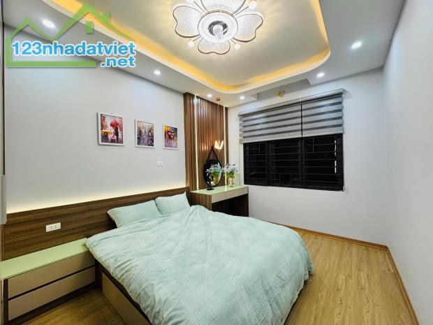 Bán nhà đẹp đường Kim Giang, gần ô tô tránh, gần KĐT Đại Kim, 32m2, 5 tầng, giá 6.65 tỷ.