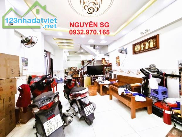 NHÀ ĐẸP Ở LIỀN, 2 TẦNG, DT 65 M2 (5x13), HẺM 5M THÔNG THOÁNG, NGAY VINCOM QUANG TRUNG, GV.